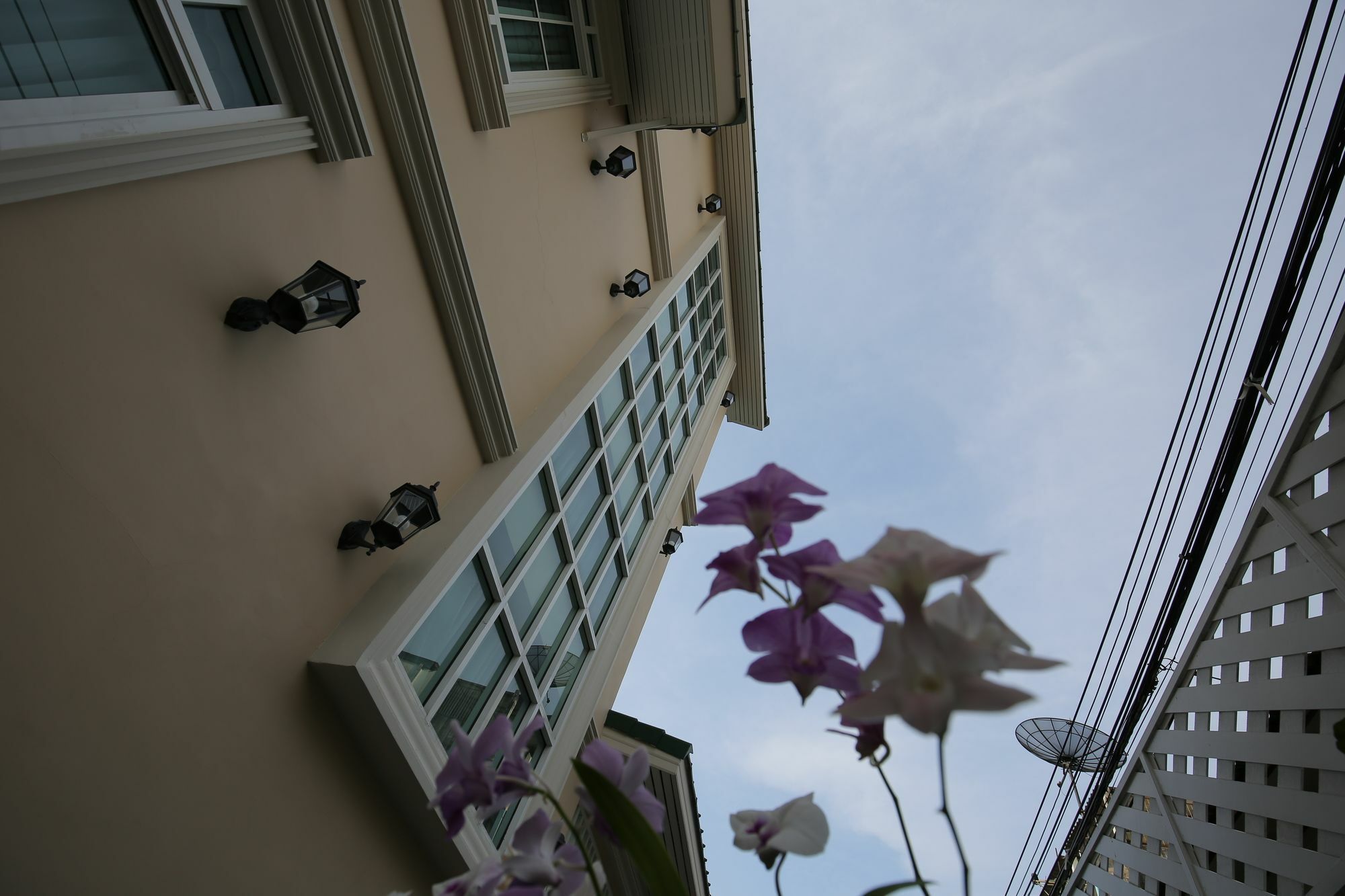 The Orchid House 153 Hotel Bangkok Exterior photo